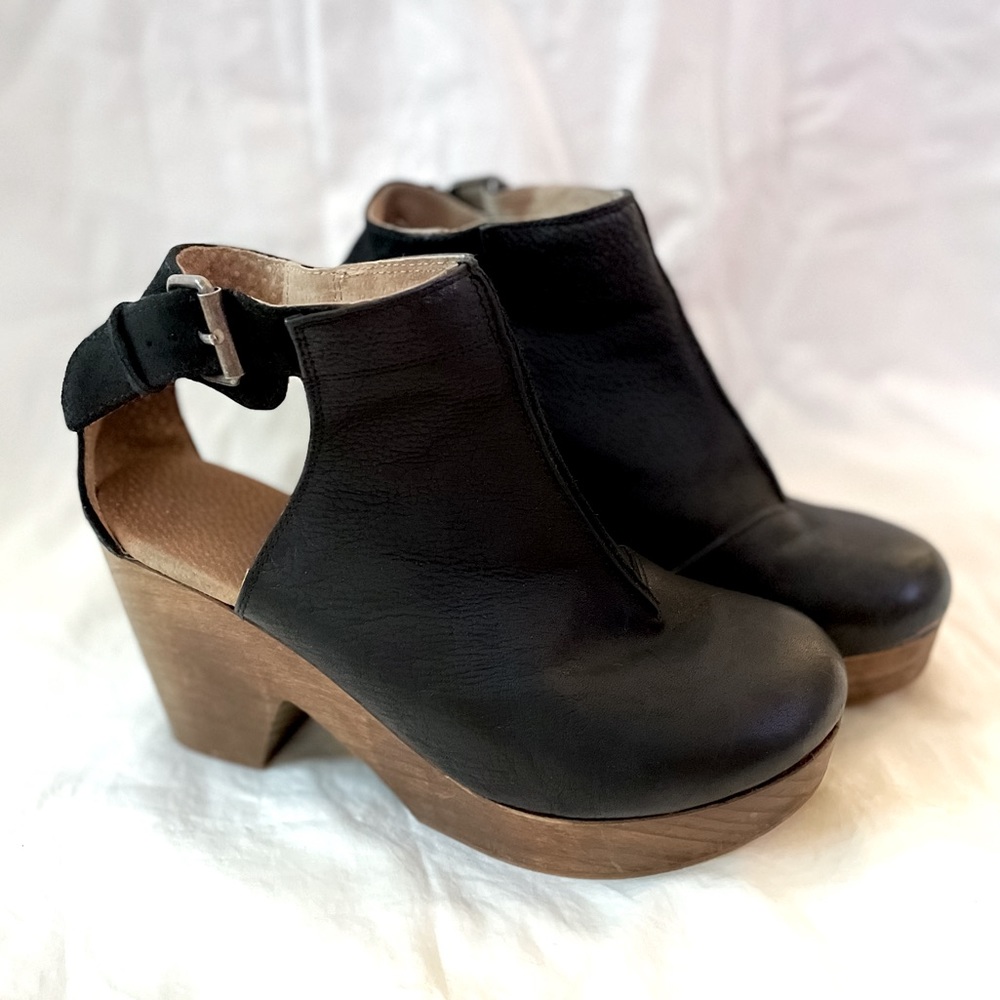 Free People Women’s Genuine Leather Clogs